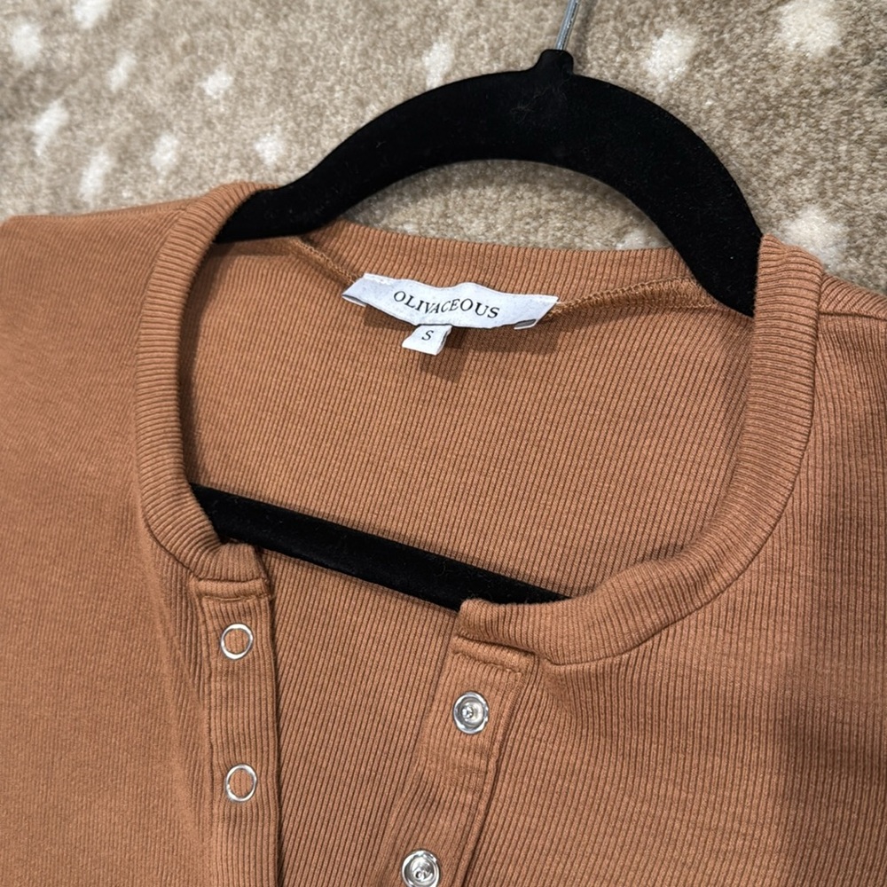 Olivaceous Tan Ribbed Bodysuit. Size S - Picture 3 of 7